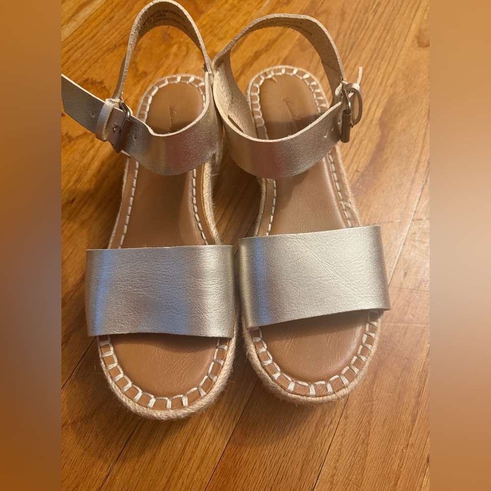 Universal Thread Womens Metallic Silver Ankle-Strap Sandals